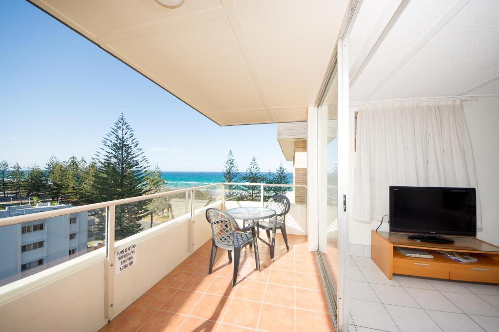 Wyuna Beachfront Holiday Apartments Gold Coast Zimmer foto